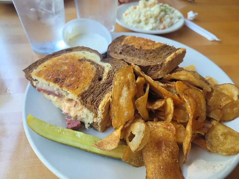 Reuben Sandwich w Chips